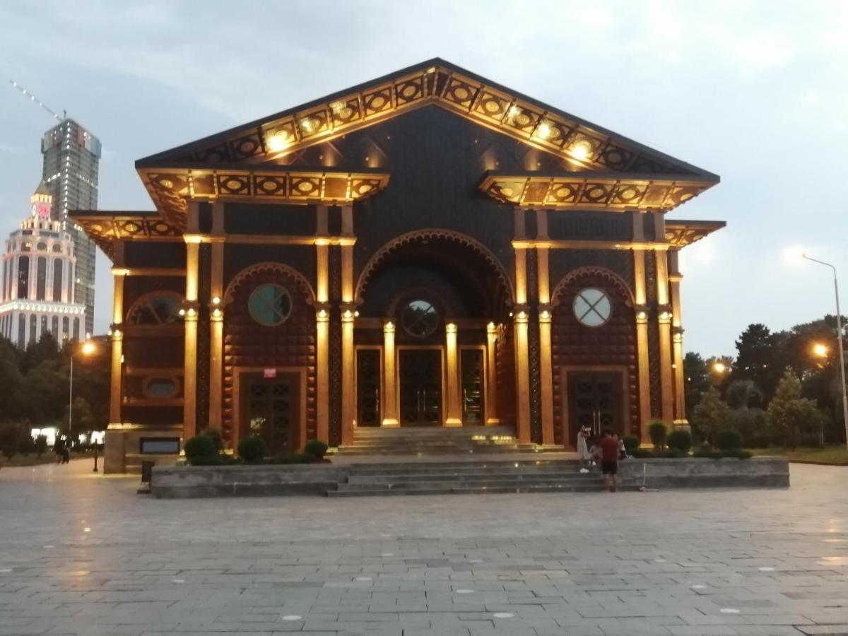 Apartments In The Historical Center Of Batumi, Near The Seaside Park Εξωτερικό φωτογραφία